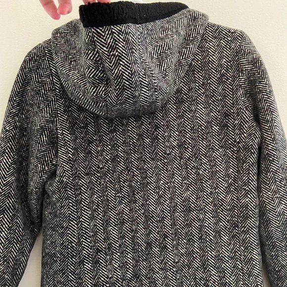 Uniqlo Winter Jacket - Picture 5 of 5